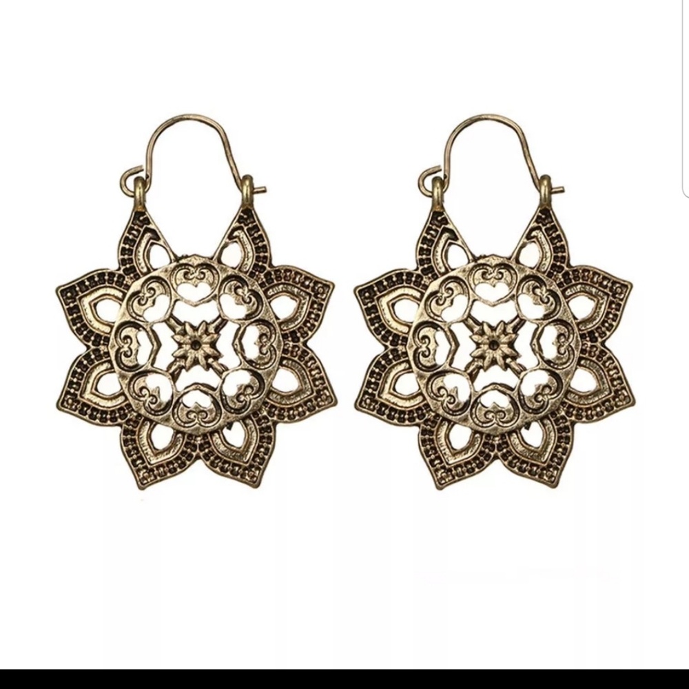Dahlia antiqued star flower earrings - Picture 2 of 4